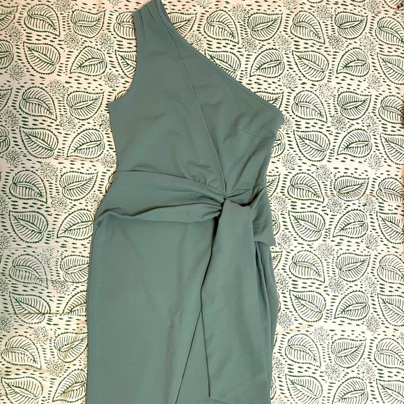One shoulder side knot midi dress in sage green - Picture 4 of 6